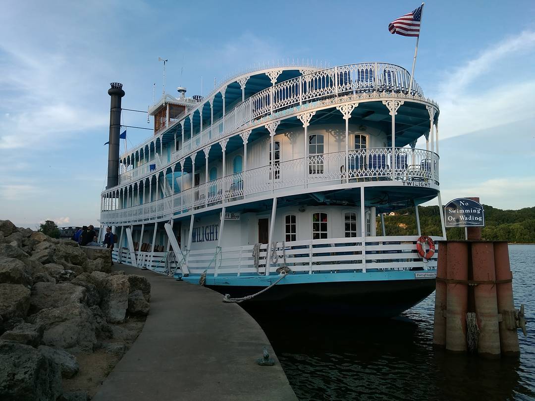 twilight riverboat cruises dubuque